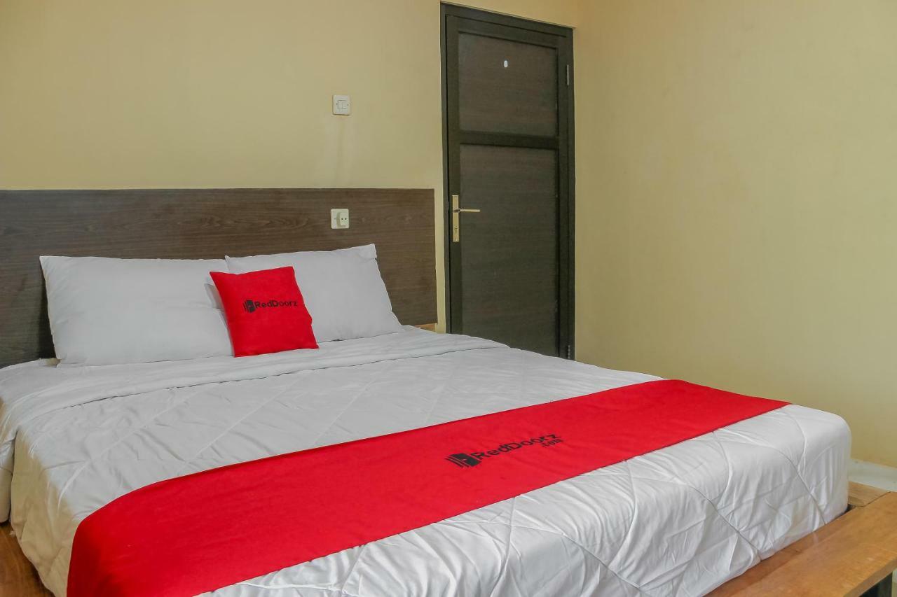 Reddoorz Syariah Near Pasar Modern Cikopo Hotel Karawang Exterior foto