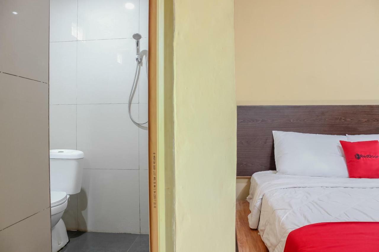 Reddoorz Syariah Near Pasar Modern Cikopo Hotel Karawang Exterior foto